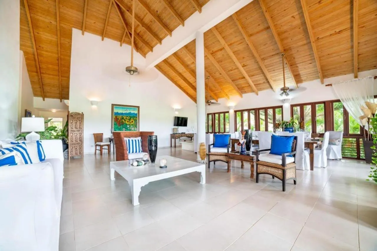 Los Lagos 19- Golf And Lake View 5-Bedroom Villa La Romana