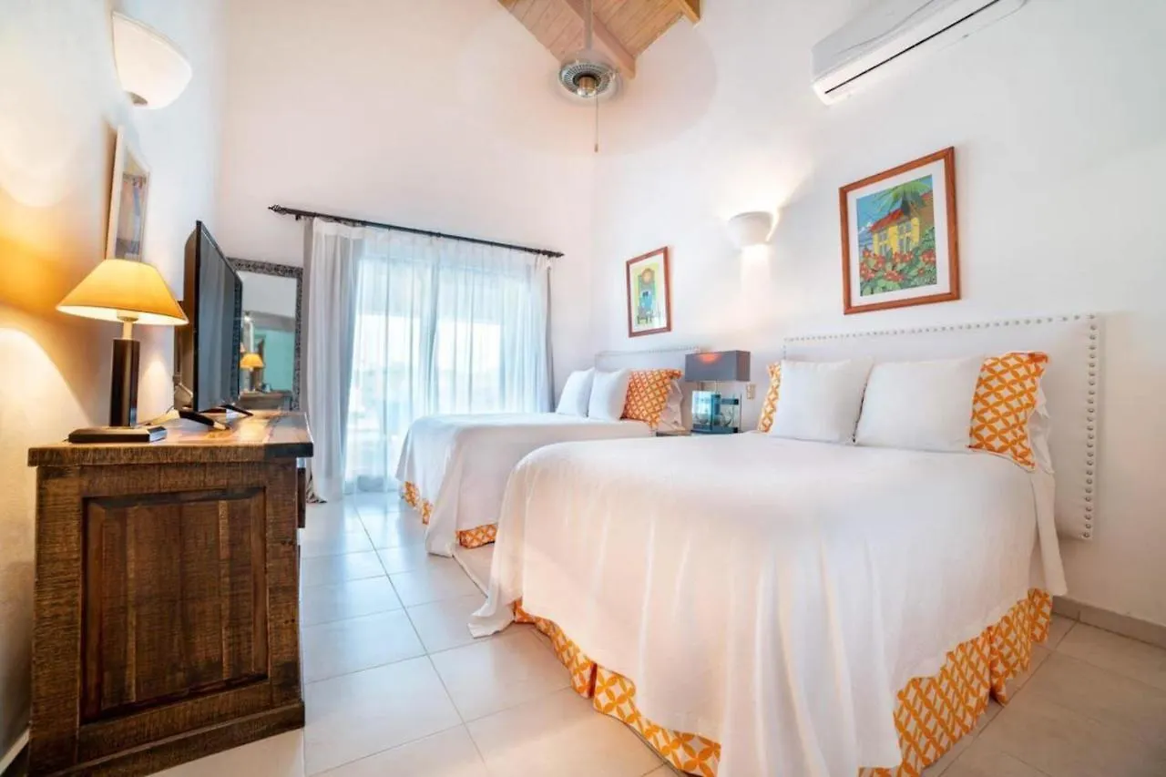 Los Lagos 19- Golf And Lake View 5-Bedroom Villa La Romana