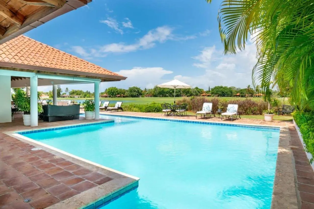Los Lagos 19- Golf And Lake View 5-Bedroom Villa La Romana