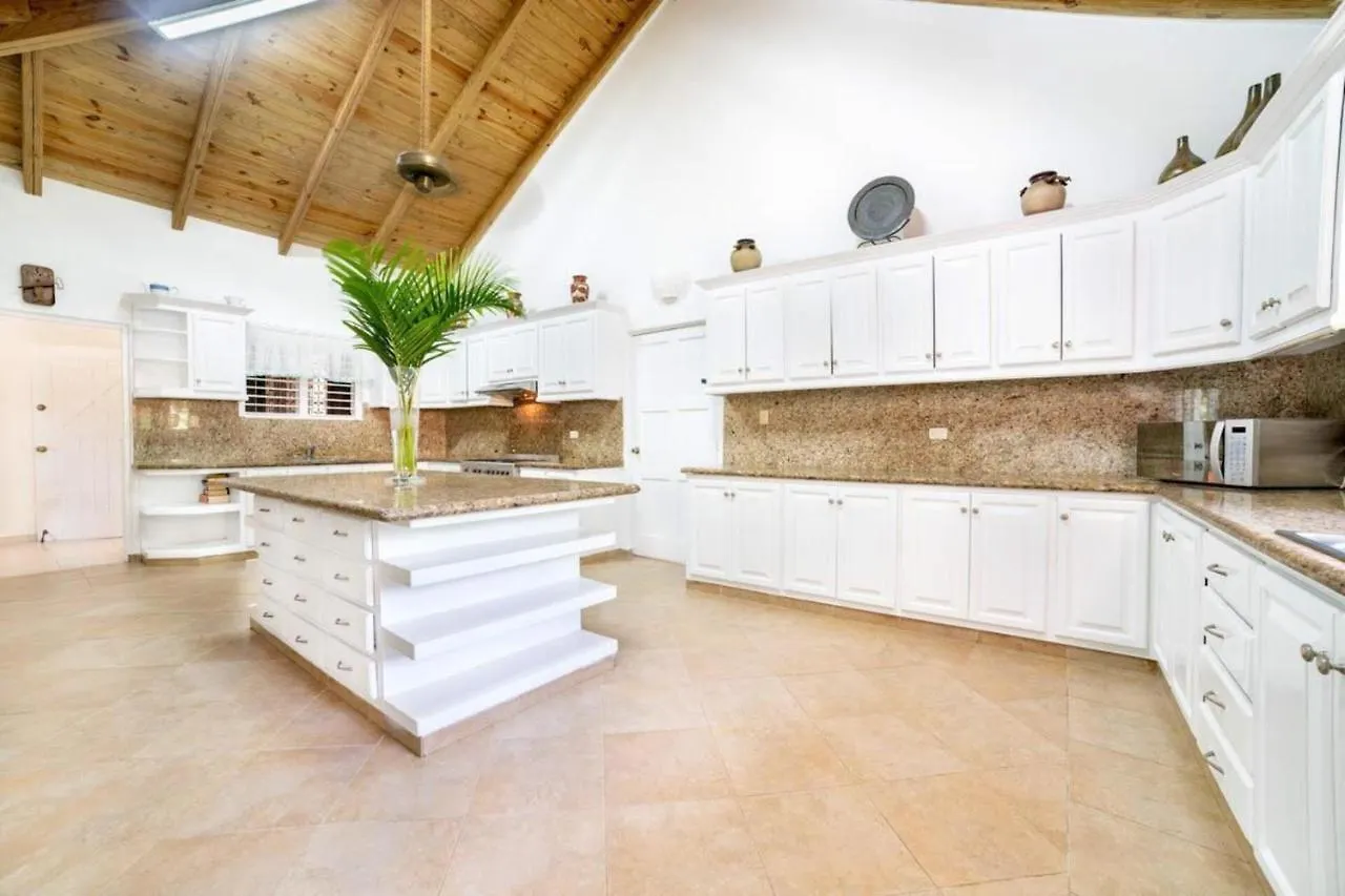 Los Lagos 19- Golf And Lake View 5-Bedroom Villa La Romana